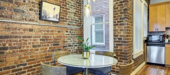 Stylish Dtwn Knoxville Condo w/ Rooftop Deck!