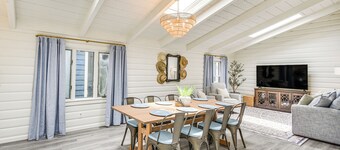 Pet-friendly Buxton Home w/ Balcony, 2 Mi to Beach