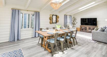 Pet-friendly Buxton Home w/ Balcony, 2 Mi to Beach