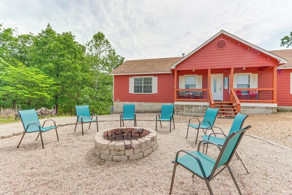 House (3 Bedrooms) | Interior - Eureka Springs Home ~ 1/2 Mi to Beaver Lake! (Eureka Springs)