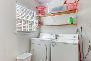 House (3 Bedrooms) | Interior - Eureka Springs Home ~ 1/2 Mi to Beaver Lake! (Eureka Springs)