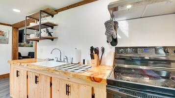 House (2 Bedrooms) | Interior
