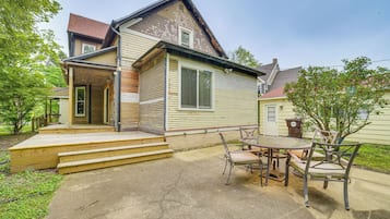 House (5 Bedrooms) | Interior