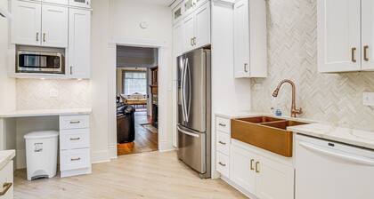 Charming Champaign Victorian w/ Deck!