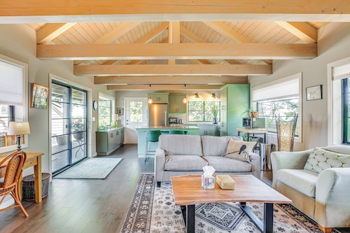 Fire Pit: Tranquil Country Retreat 15 Mi to Eugene