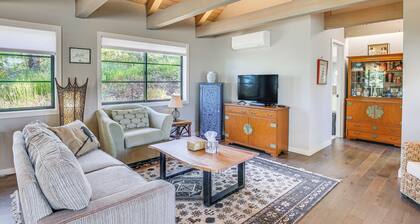 Mountain Views: Peaceful Eugene Country Cottage!