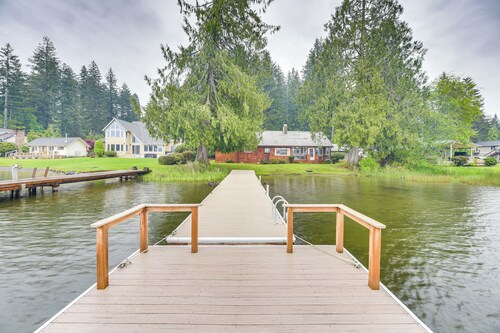 Waterfront Grapeview Escape w/ Boat Dock & Views!
