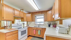 House (3 Bedrooms) | Interior - Waterfront Grapeview Escape w/ Boat Dock & Views! (Grapeview)