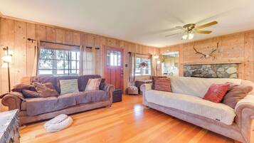 House (3 Bedrooms) | Interior