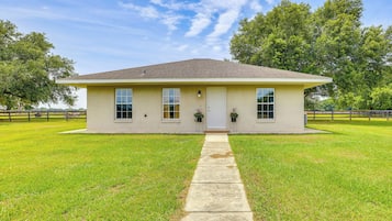 House (3 Bedrooms) | Front of property