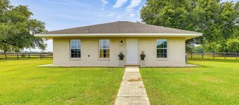 Idyllic Anthony Home: Riding Arena w/ Mirror Wall!