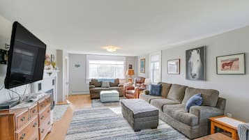 House (4 Bedrooms) | Front of property