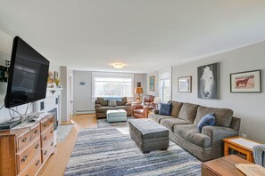 House (4 Bedrooms) | Front of property