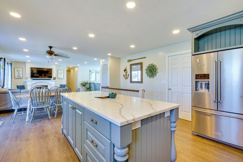 Lakefront Utah Home w/ Private Beach, Dock & Canoe