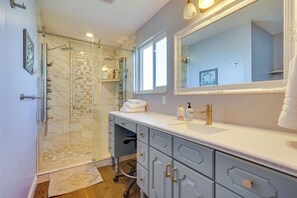 Hus (6 Bedrooms) | Bad | Dusj