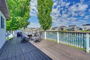 Outdoor dining - Lakefront Utah Home w/ Private Beach, Dock & Canoe (Tooele)