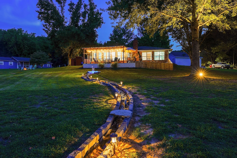 Beaver Lake Retreat w/ Deck: Paddle, Bike, Relax! - Pilgrims Rest, AR