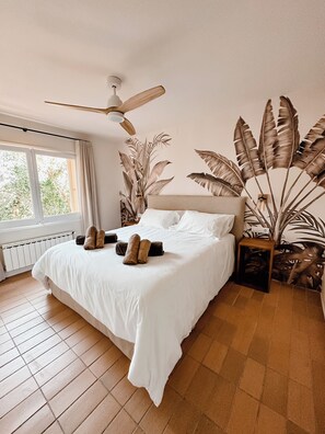 5 chambres, fer et planche à repasser, lit de bébé portatif, Wi-Fi
