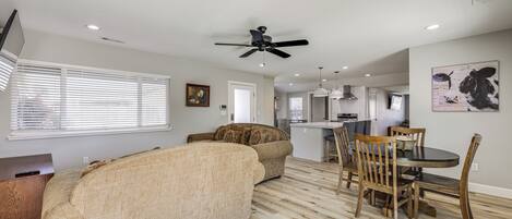 House (2 Bedrooms) | Interior