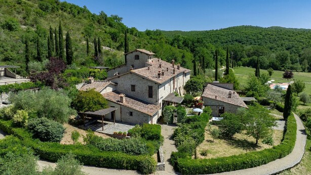 A stone house with a tiled roof surrounded by lush greenery and a winding path. - Il Giardino, Pretaccione, Castelnuovo Berardenga, Siena and Chianti (Castelnuovo Berardenga)