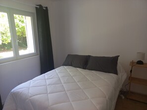 2 dormitorios, tabla de planchar con plancha, wifi y ropa de cama