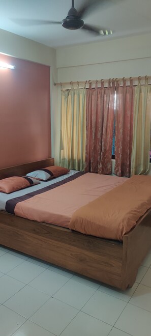 3 chambres, fer et planche à repasser, Wi-Fi, draps fournis