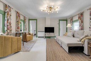Villa, 2 Bedrooms | Living area | Smart TV
