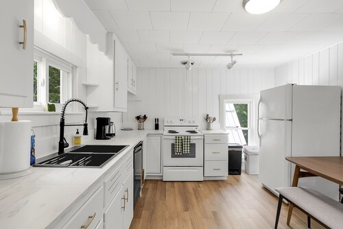 Gage Farmhouse Limit 6 2 Bedroom Apts by RedAwning