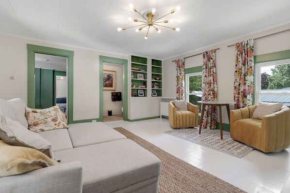Apartment, 2 Bedrooms | Living area