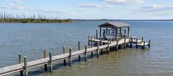 Sunrise Sound Cottage 3 Bedroom Home by RedAwning