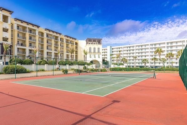 Condo, 2 Bedrooms | Sport court