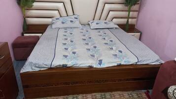 Free WiFi, bed sheets