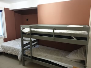 2 quartos, Wi-Fi de cortesia, roupa de cama