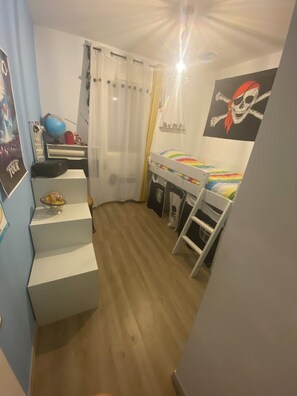3 chambres, fer et planche à repasser, Wi-Fi gratuit, draps fournis