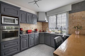 Réfrigérateur, micro-ondes, four, lave-vaisselle