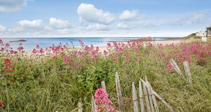Sea view direct beach access 4 adults and 3 children