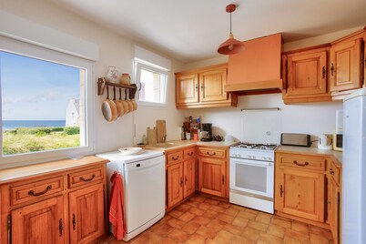 Sea view direct beach access 4 adults and 3 children