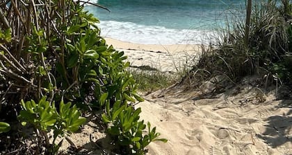 Finders Keepers - Centrally Located Bahamian Cottage Steps From The Beach