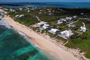 Una spiaggia nelle vicinanze