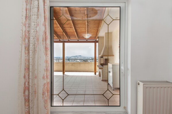 Exterior - Koridalos Terrace Apt w Spectacular View (Korydallos)