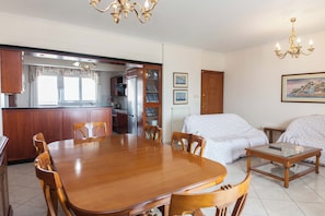 Apartment | In-room dining - Koridalos Terrace Apt w Spectacular View (Korydallos)