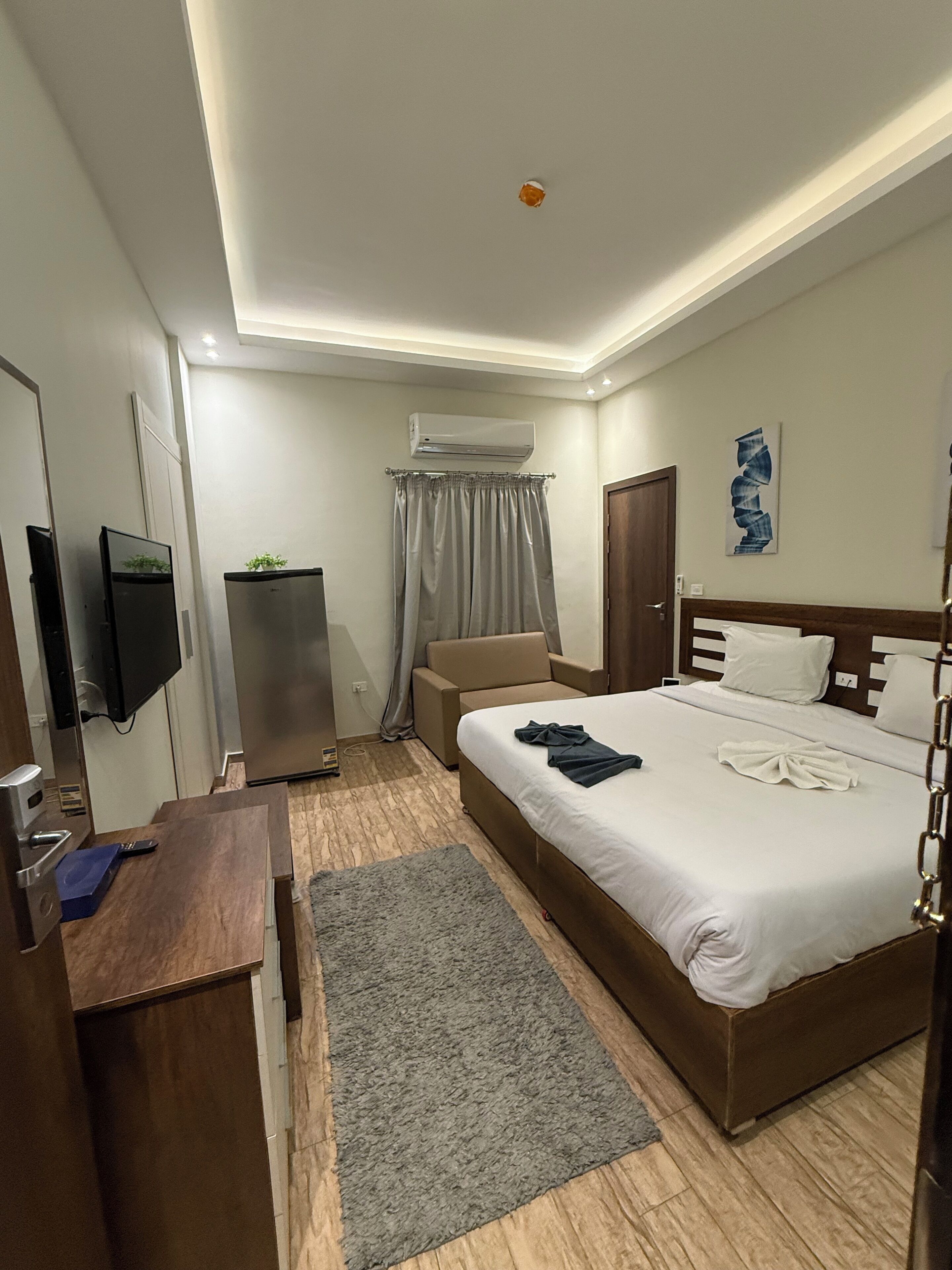 In-room safe, soundproofing, iron/ironing board, free WiFi