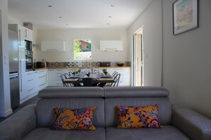 Interior - Gîte Spacieux à la Campagne Avec Salle de jeu et Piscine (Ucel)