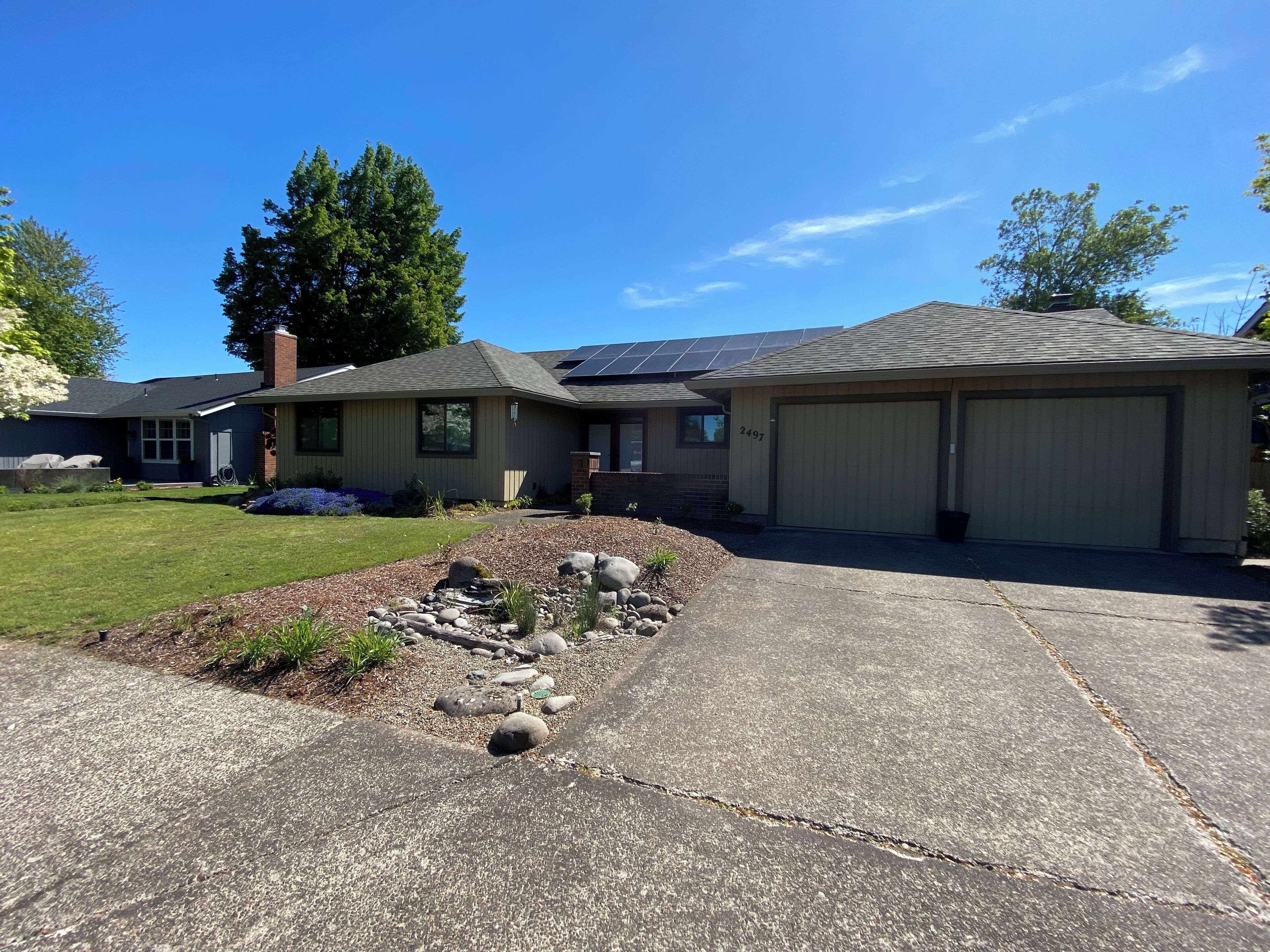 Peaceful home only 8 minutes to the University of Oregon! 