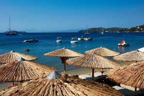On the beach - Skiathos Ammos Luxury Apartments in Megali Ammos Beach (Skiathos)