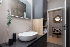 Shower, towels - Villa Eleni (Razanac)