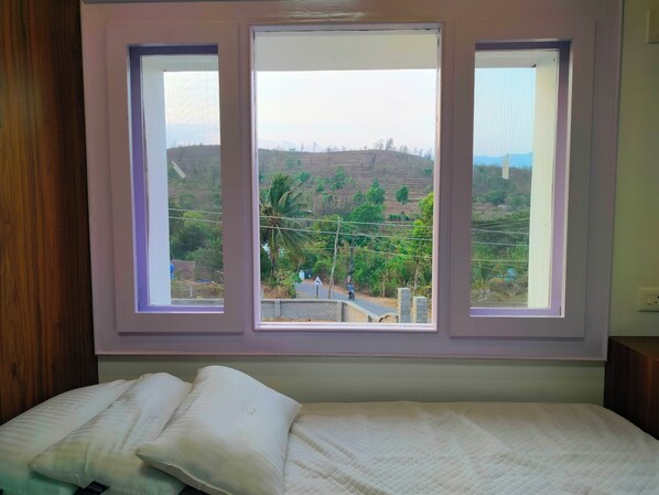 1 bedroom, WiFi, bed sheets - Peaceful room for a family in scenic Attapadi 15 minutes from Silent Valley (Attapadi)