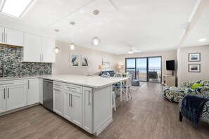 Interior - Nicely Renovated Three Bedroom Oceanfront Condo (Ocean City)