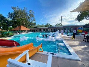 2 outdoor pools