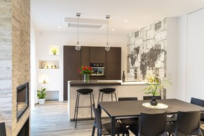 Dining - Residenza The Rock, deluxe apartment with balcony, A/C, fireplace, parking, WiFi (Nago-Torbole)